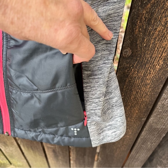 Title Nine Will Power Vest in Gray & Pink Sz XS - Picture 4 of 15